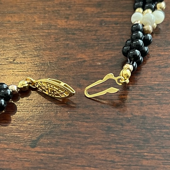 Black onyx mother of pearl gold tone bead 3-strand necklace - Picture 8 of 8